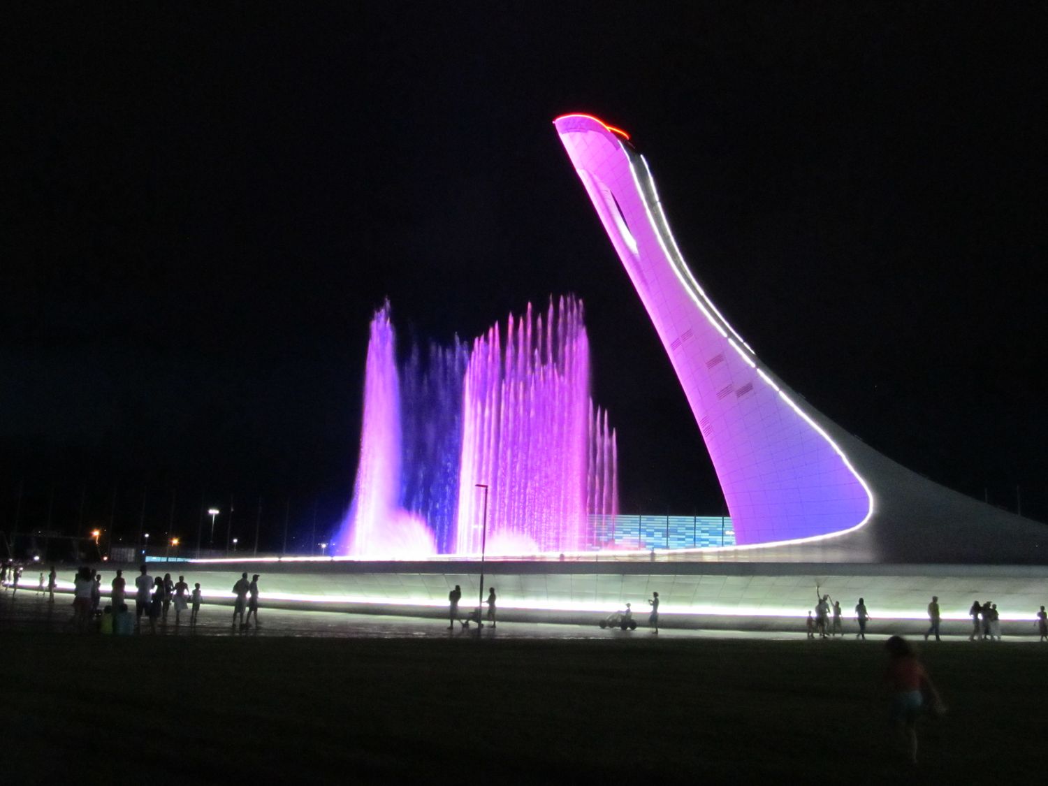 Олимпийский парк часы. Олимпийский парк Сочи. Сочи парк факел. Олимпийский парк светящие лестницы. Олимпийский парк навигация.